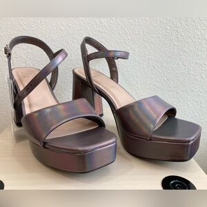 a new day Hadison Platform Heels in Iridescent Grey Size 6